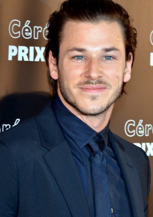 Gaspard Ulliel sorridente