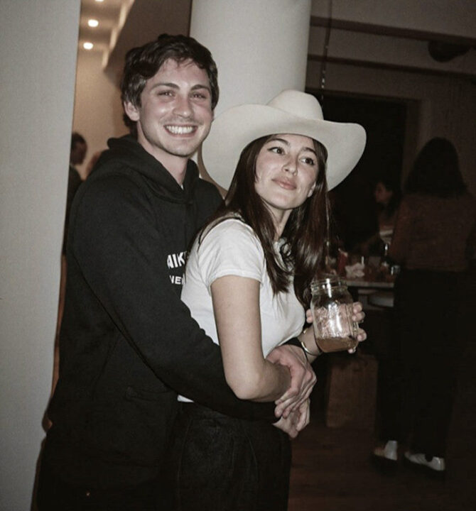 Ana Corrigan e Logan Lerman