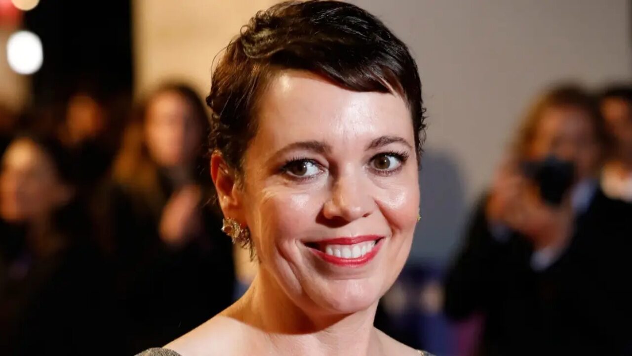 Olivia Colman e quell’imbarazzante scena di sesso con Emma Stone: l’attrice svela il “trucco” della spugna bagnata