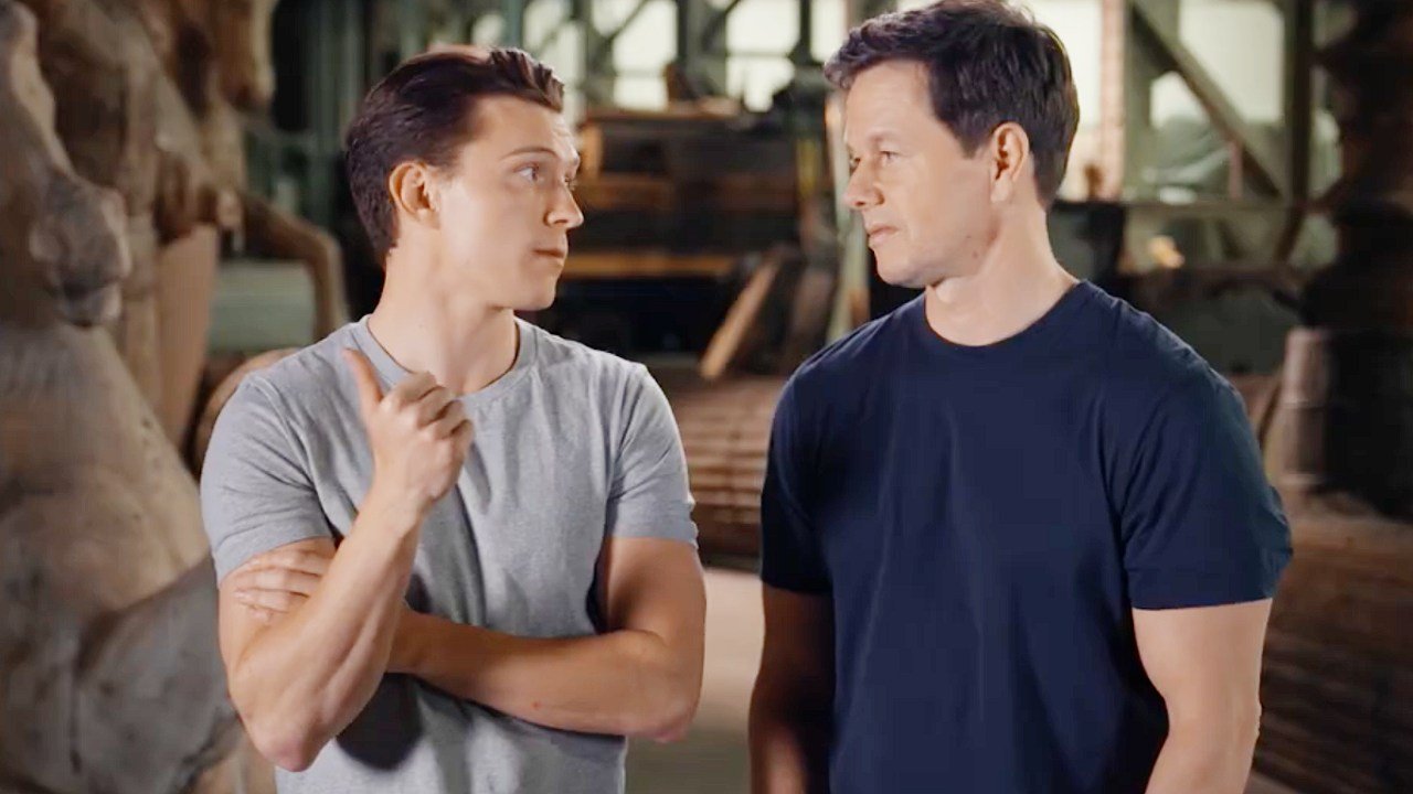 Tom Holland e il “piccante” equivoco con Mark Wahlberg: “Mi ha accompagnato in hotel e regalato un sex toy”