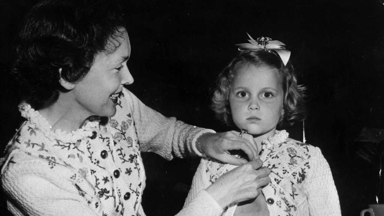 L’avete riconosciuta? È una figlia d’arte, superò la poliomielite e da grande amò due grandi celebrità di musica e cinema