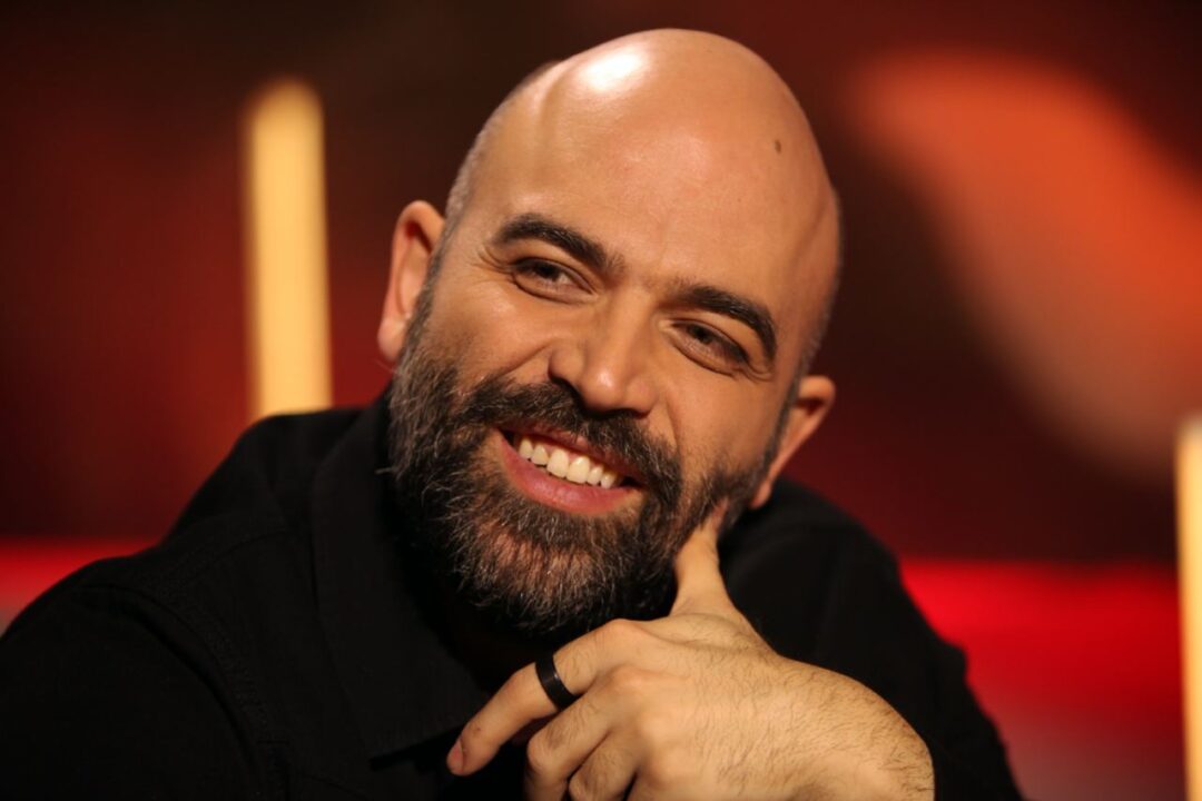 Roberto Saviano che sorride