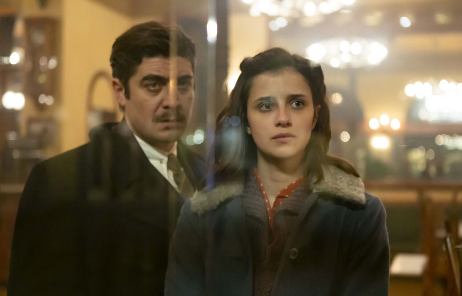 L’ombra del giorno: recensione del film con Riccardo Scamarcio e Benedetta Porcaroli