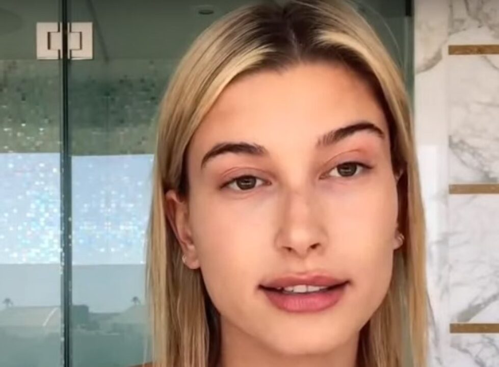 Primo piano Hailey Bieber