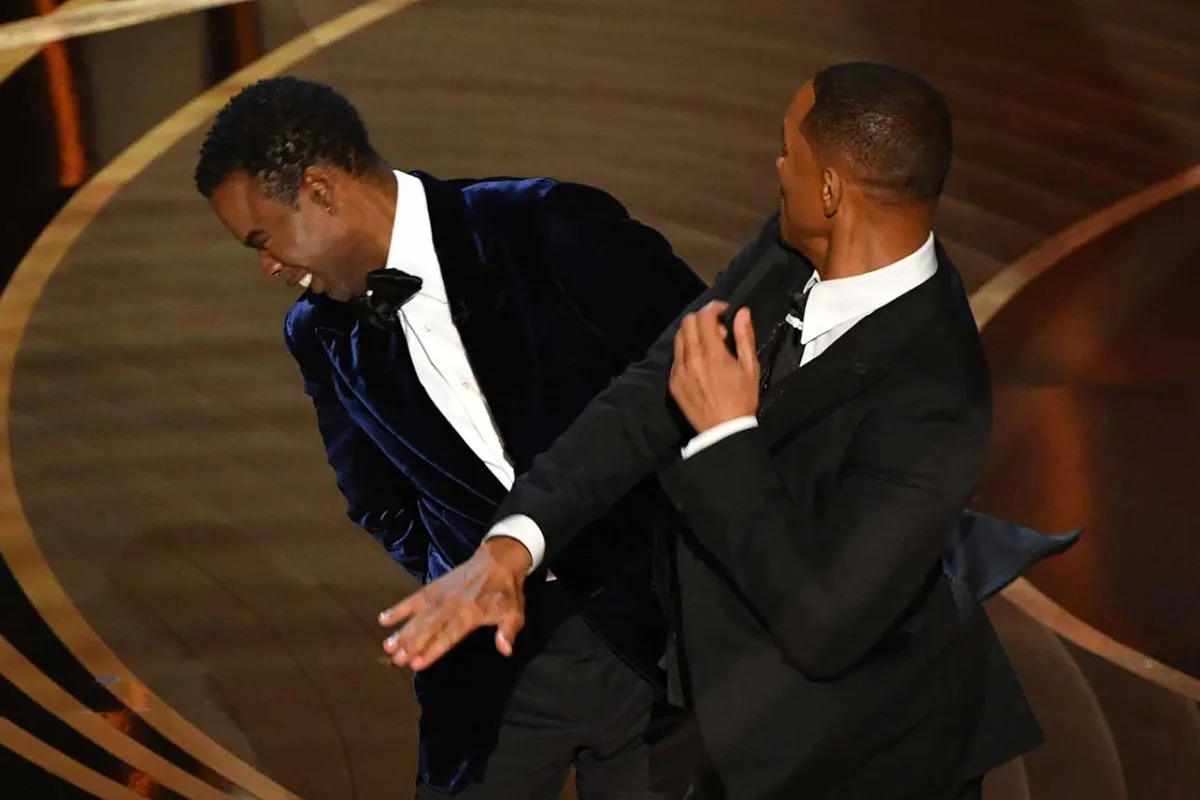 Momento di tensione tra Will Smith e Chris Rock agli Oscar 2022 [VIDEO]