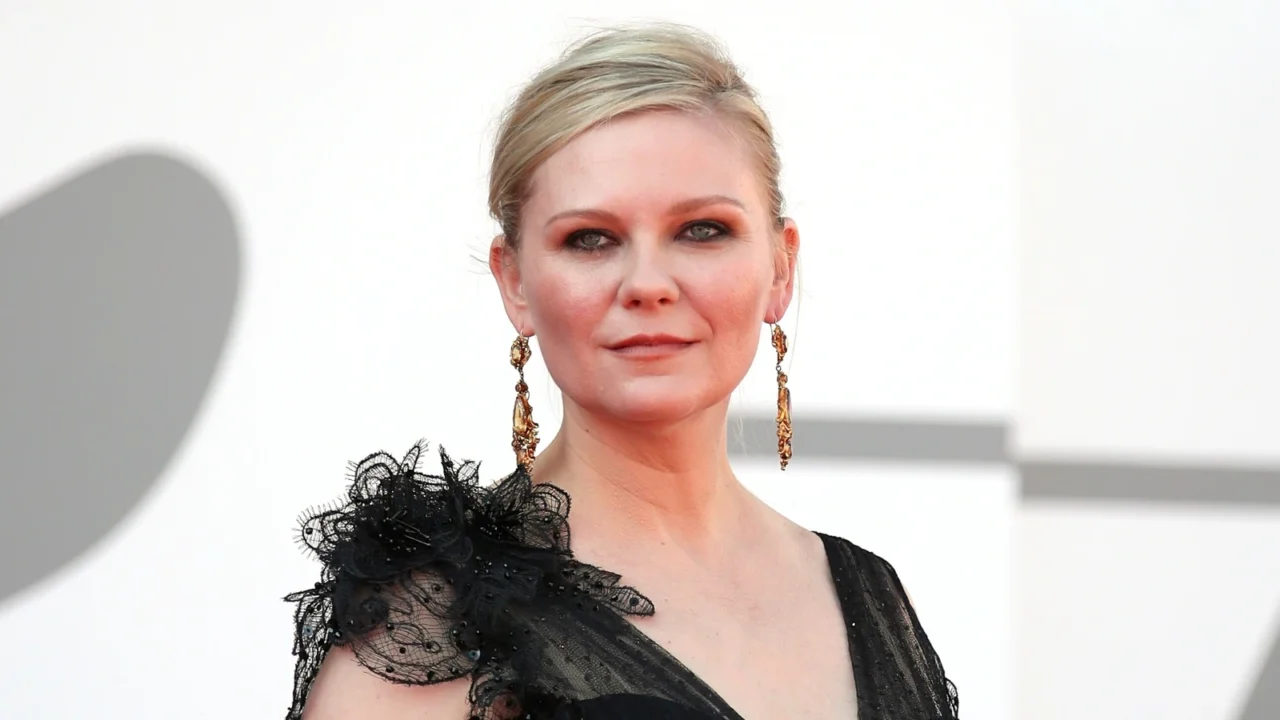 Kirsten Dunst e quella volta che fumò per sbaglio vera marijuana sul set: “Stavo uscendo fuori di testa”