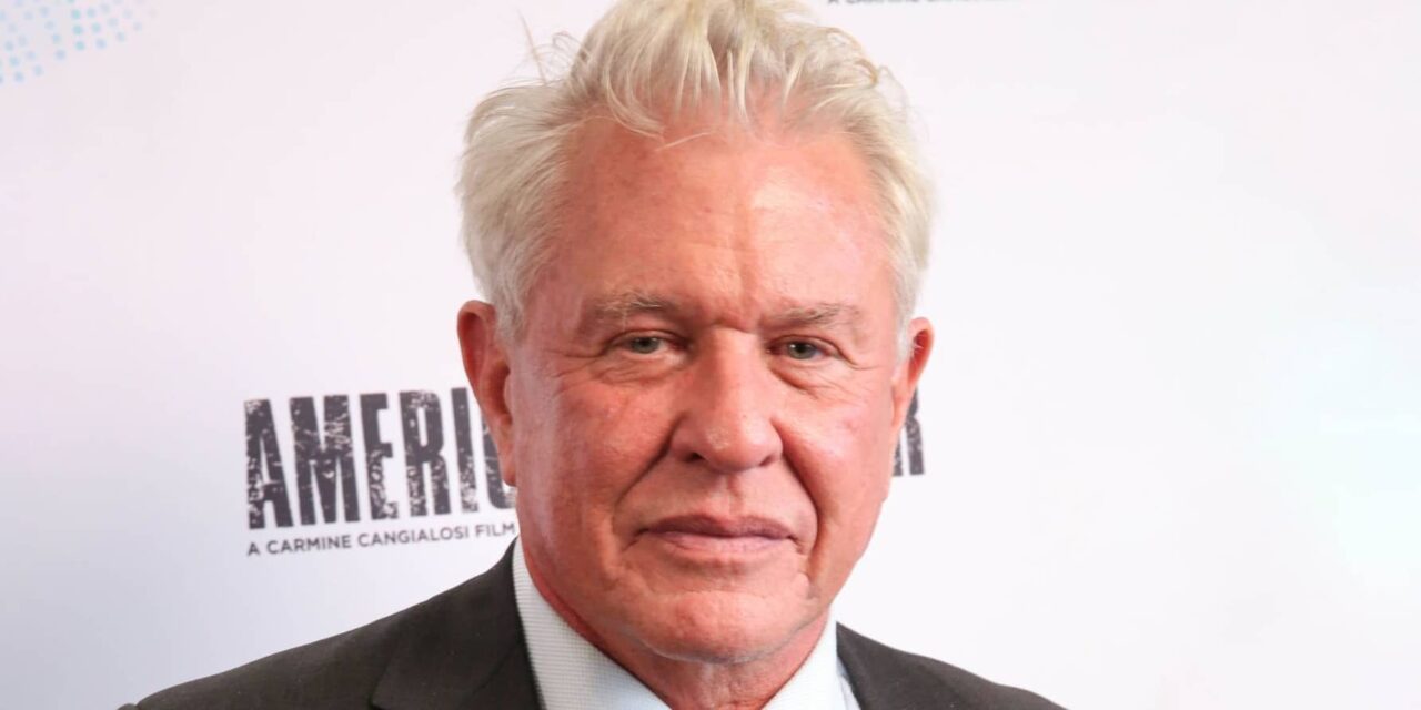 Avete visto la moglie di Tom Berenger? È italiana e ha cresciuto amorevolmente i figli dei precedenti matrimoni dell’attore