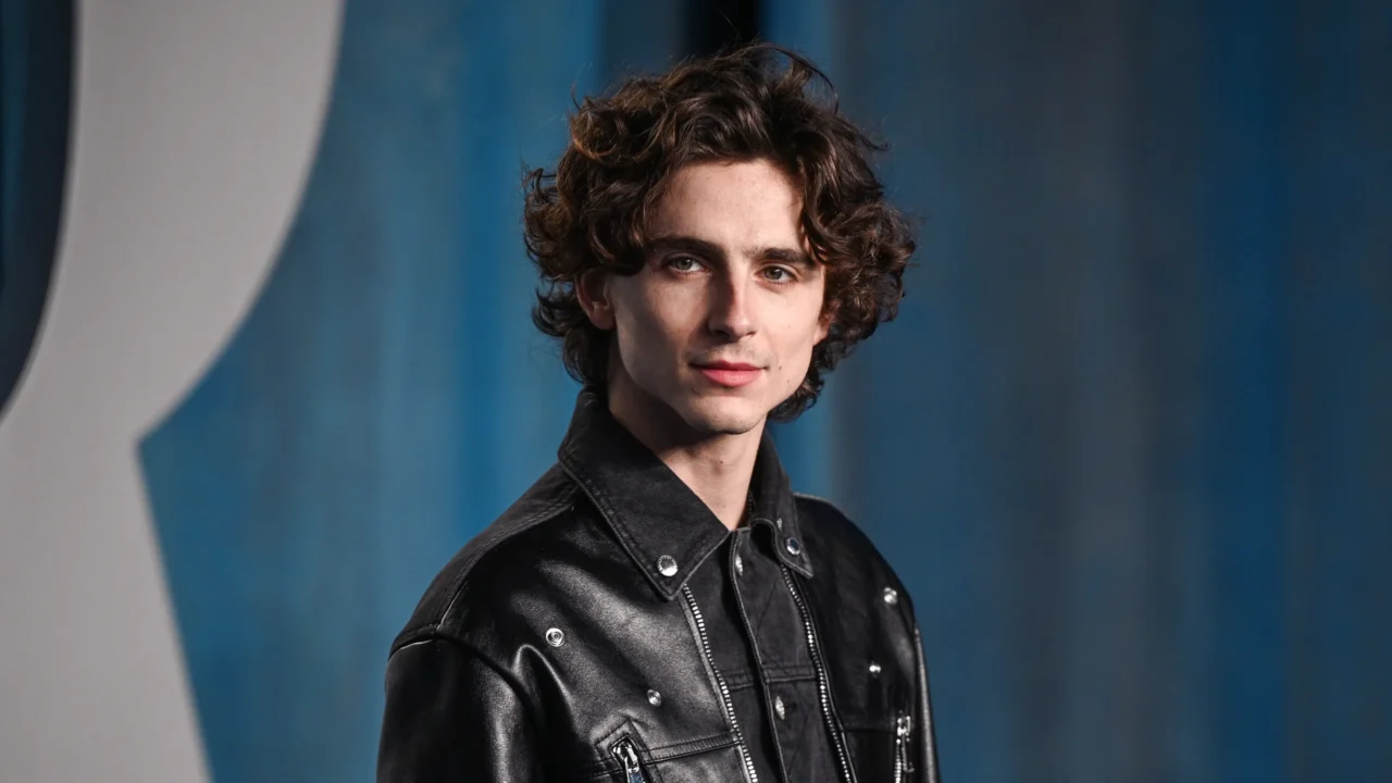 Timothée Chalamet tifoso della Roma: l’attore è impazzito di gioia per la vittoria in Conference League! [FOTO]