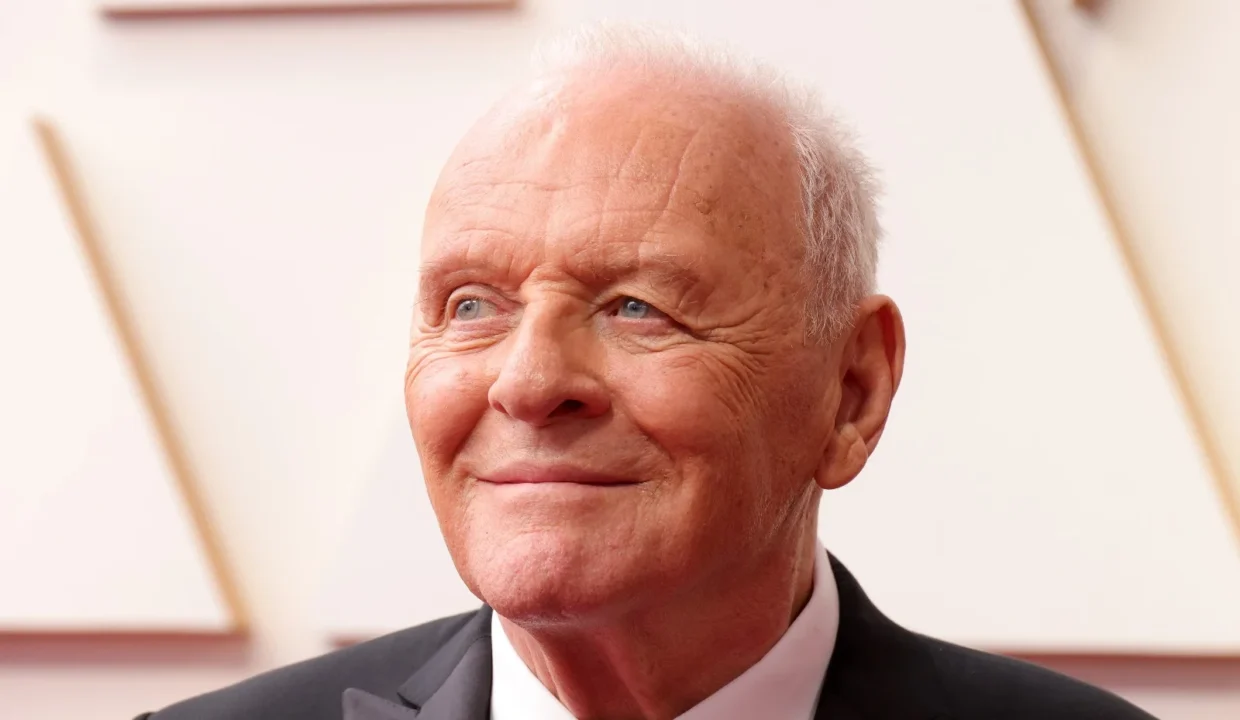 Rebel Moon: Anthony Hopkins nel cast del film Netflix diretto da Zack Snyder