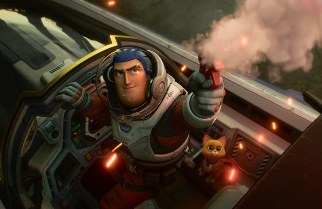 Lightyear: il cast svela la vera storia di Buzz, tra baci gay e possibili spin-off