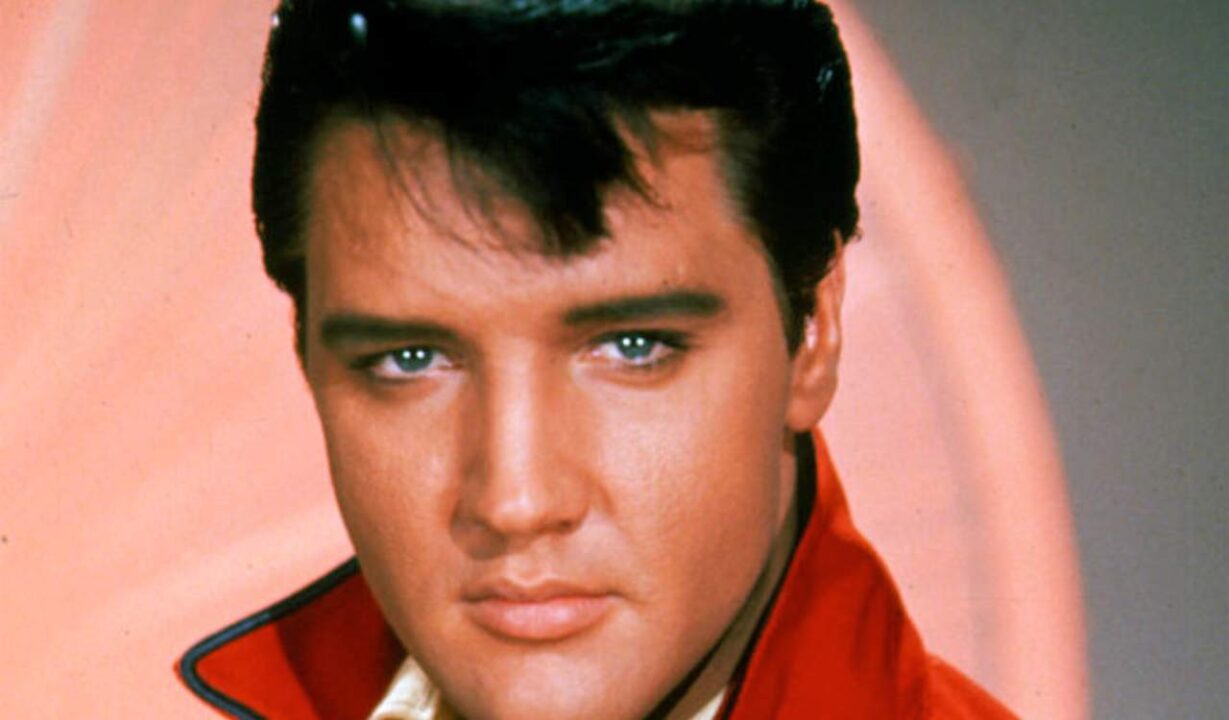 Sapevate che Elvis Presley era biondo? La foto da bambino vi sconvolgerà e il metodo usato per tingersi ancora di più!