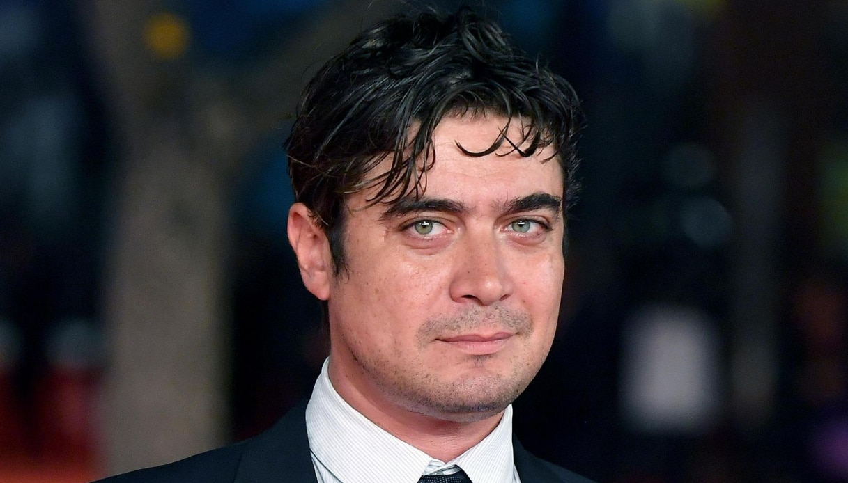 Riccardo Scamarcio a Sanremo per le riprese del finale di 2Win: “È una città importante per il nostro racconto” [FOTO e VIDEO]