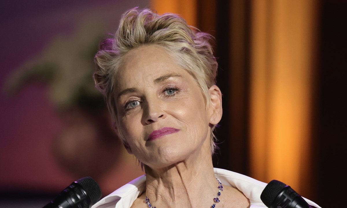 Sharon Stone rivela: “Ho perso nove figli a causa di aborti spontanei”
