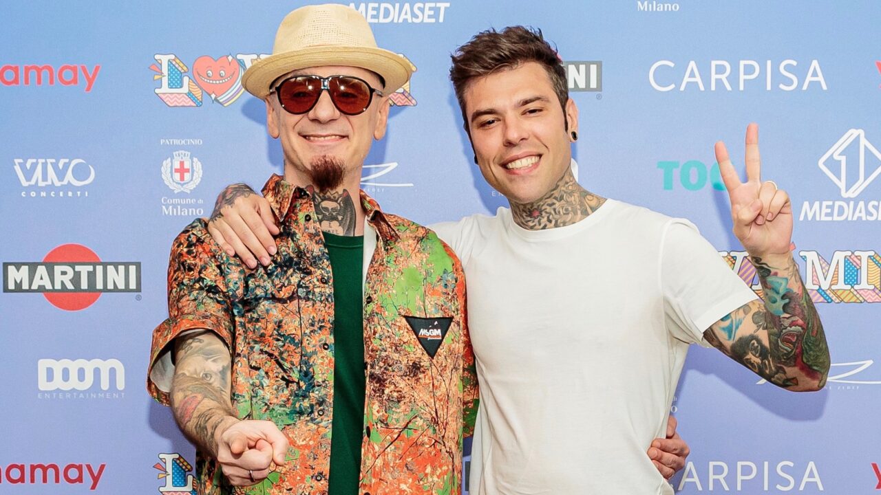 Fedez e l’amicizia ritrovata con J-Ax: dal litigio alla riconciliazione – “vaffa a chi gufava” [FOTO]