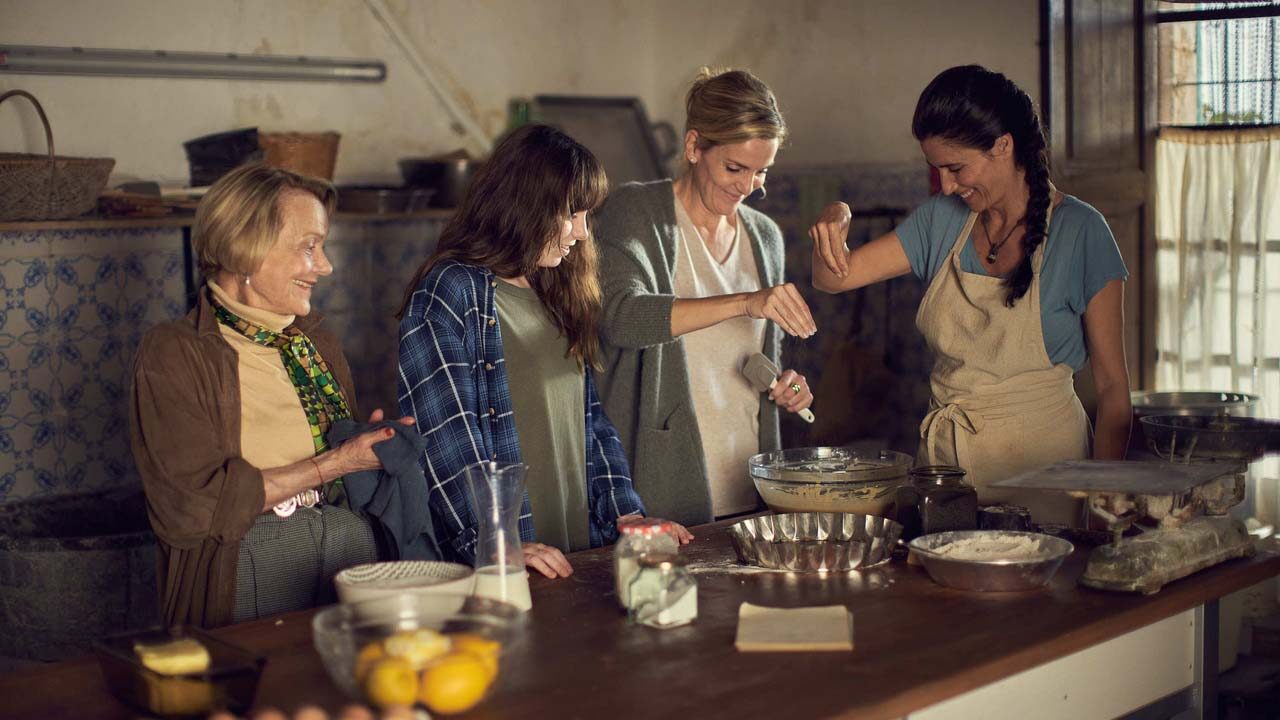Pane al limone con semi di papavero: trama, cast, ricetta e libro da cui è tratto il film di Benito Zambrano