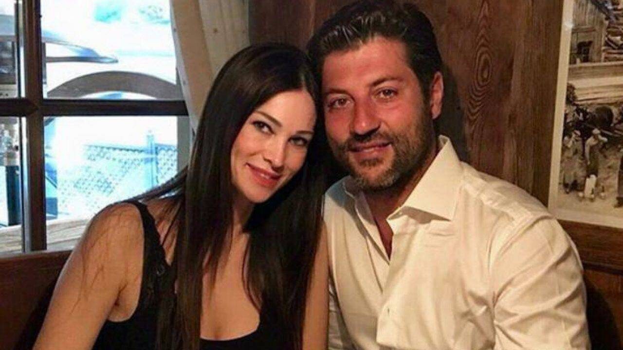 Manuela Arcuri si è sposata con Giovanni Di Francesco e il suo abito da sposa è da vera principessa! [FOTO]