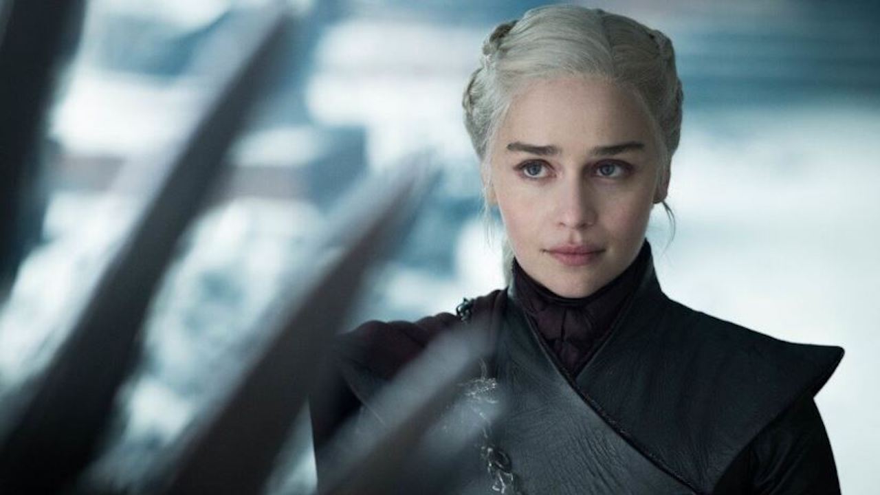 Emilia Clarke attori costretti a portare parrucca in serie tv Cinematographe.it