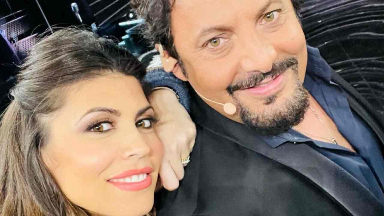 Enrico Brignano e il matrimonio con Flora Canto: tutti i dettagli, dalla location da favola allo splendido abito della sposa [FOTO]