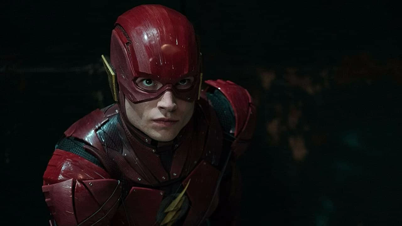 The Flash, dal merchandise del film DC un primo sguardo a Batman e alla Batwing