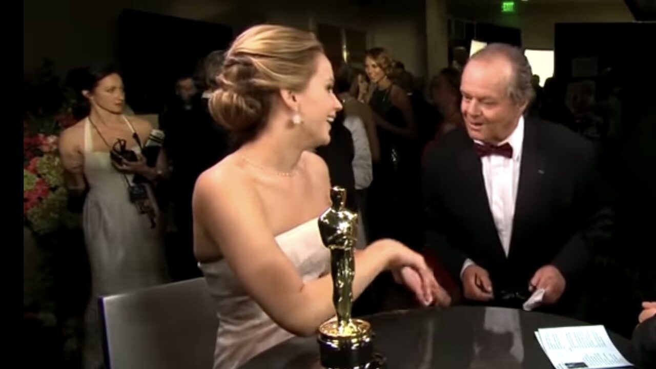 Jack Nicholson e quella volta che ci provò spudoratamente con Jennifer Lawrence nella notte degli Oscar [VIDEO]