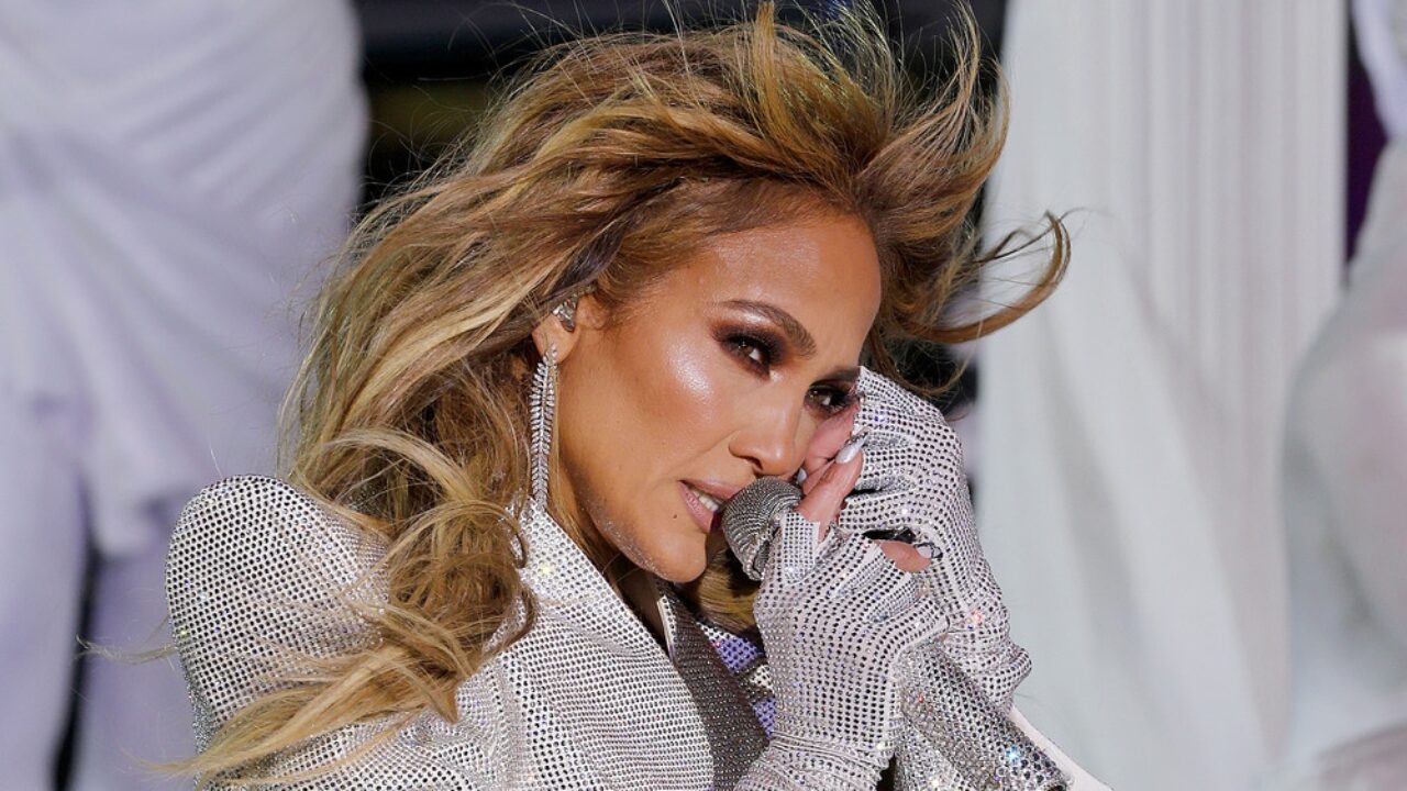 Jennifer Lopez rifiuta ballerini nati sotto il segno della Vergine: il presunto capriccio della star scatena le polemiche sul web