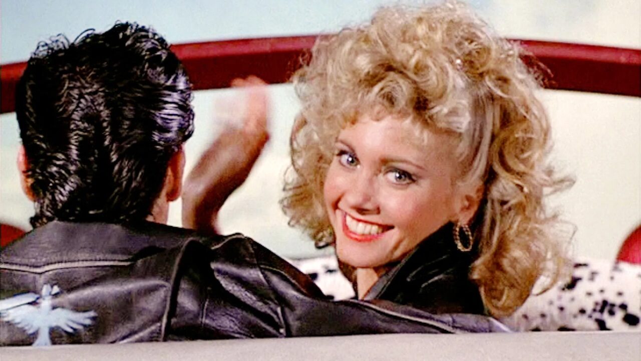 Olivia Newton-John stava per perdere il ruolo di Sandy in Grease e il nome della star che avrebbe dovuto sostituirla vi stupirà…