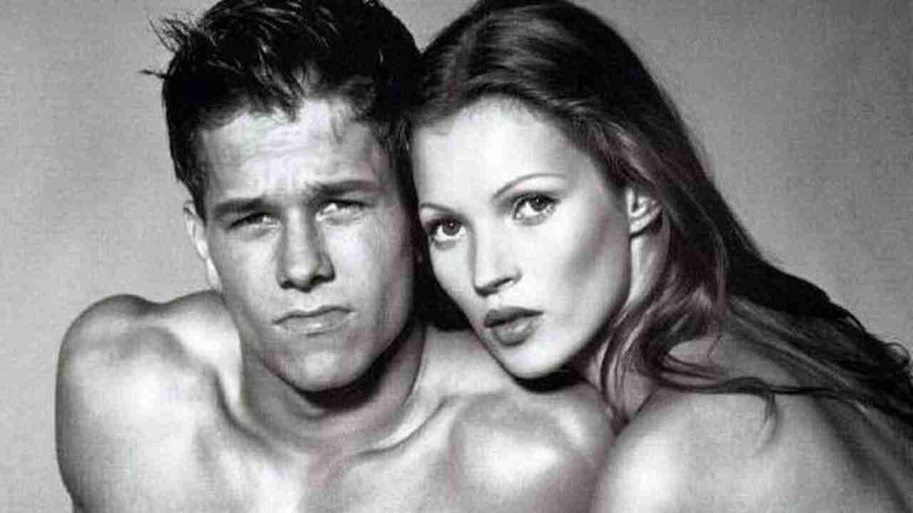 Kate Moss ricorda con repulsione lo spot di Calvin Klein girato con Mark Wahlberg: “ero vulnerabile e spaventata”