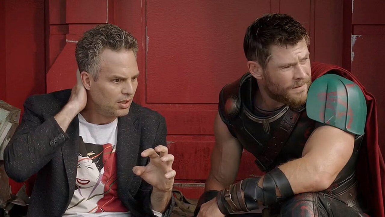 Mark Ruffalo fa gli auguri a Chris Hemsworth con una foto di Thor appisolato
