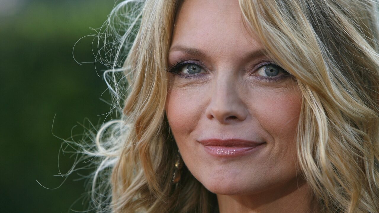 Michelle Pfeiffer è splendida nel nuovo selfie senza trucco e rivela il segreto della sua eterna giovinezza [FOTO]