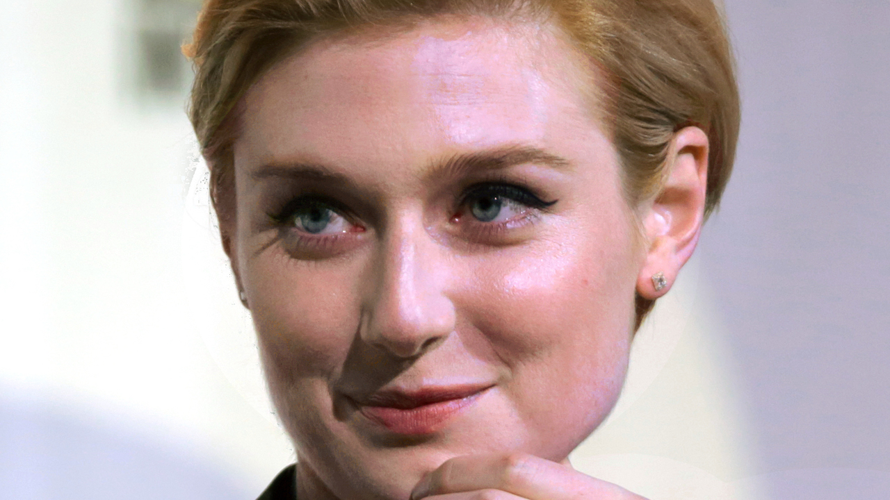 Elizabeth Debicki nei panni di Lady Diana in The Crown dopo i funerali di Elisabetta II Cinematographe.it