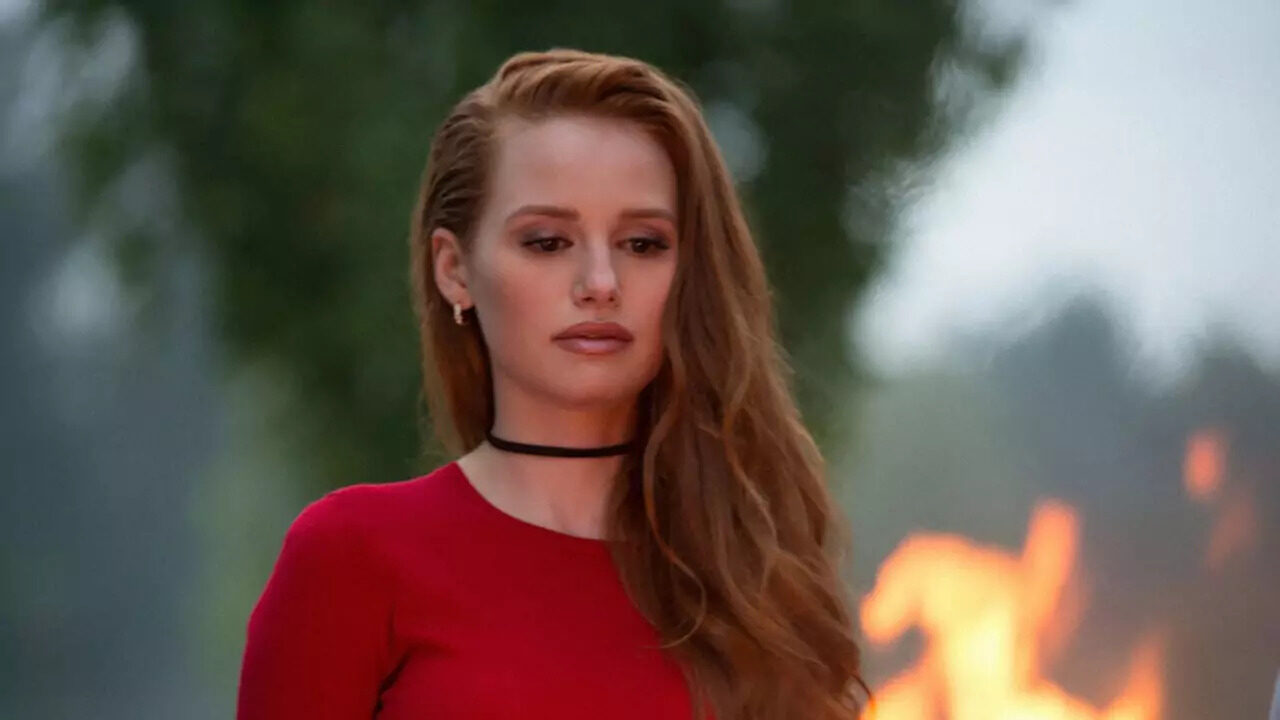 Madelaine Petsch nel remake horror The Strangers, primo di una trilogia