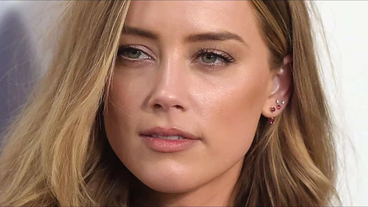 Amber Heard è in Spagna con la figlia: fugge a Palma de Mallorca