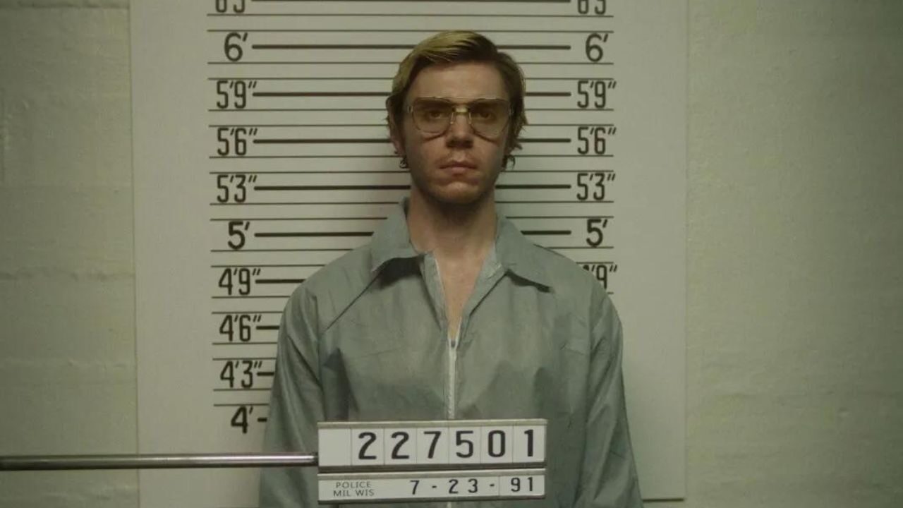 Jeffrey Dahmer: costumi ispirati al serial killer, ma eBay blocca la vendita