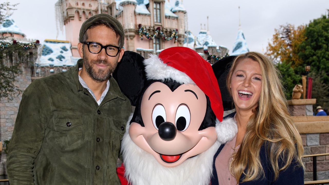 Ryan Reynolds Blake Lively a Disneyland Cinematographe.it