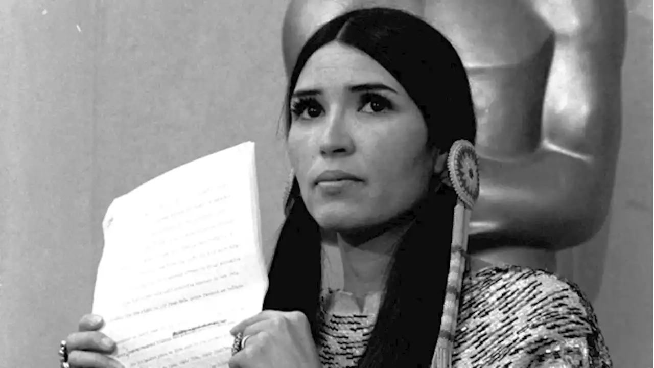 Sacheen Littlefeather è morta: addio all’attivista che rifiutò l’Oscar per Marlon Brando