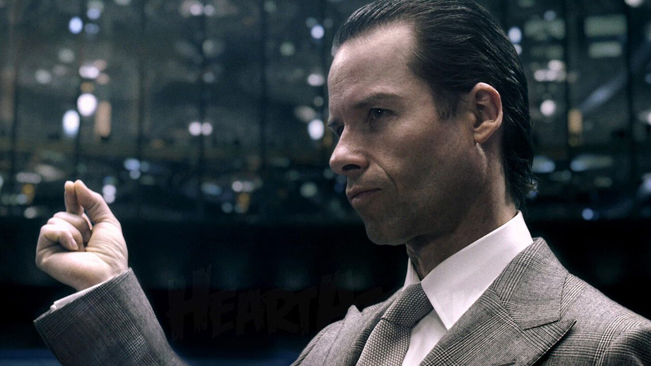 Guy Pearce tornerà nella serie su Alien? Il volto di Weyland risponde