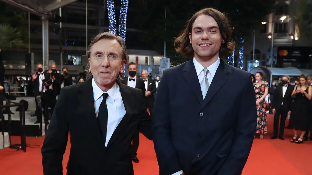 Cormac Roth e il cancro delle cellule germinali: tutti i dettagli sulla malattia che ha ucciso il figlio di Tim Roth a soli 25 anni
