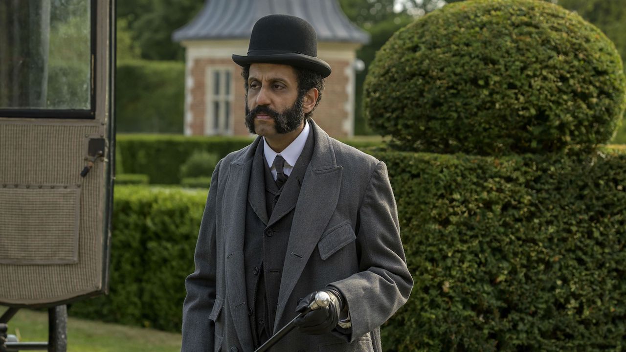 Adeel Akhtar guida al cast e ai personaggi Enola Holmes 2 Cinematographe.it