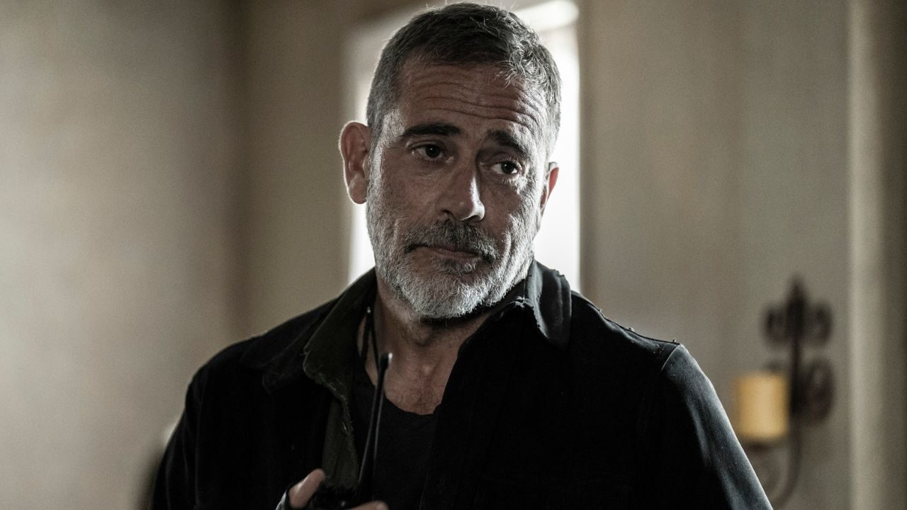 Jeffrey Dean Morgan ha raccontato di essersi rotto entrambi i piedi sul set di The Walking Dead