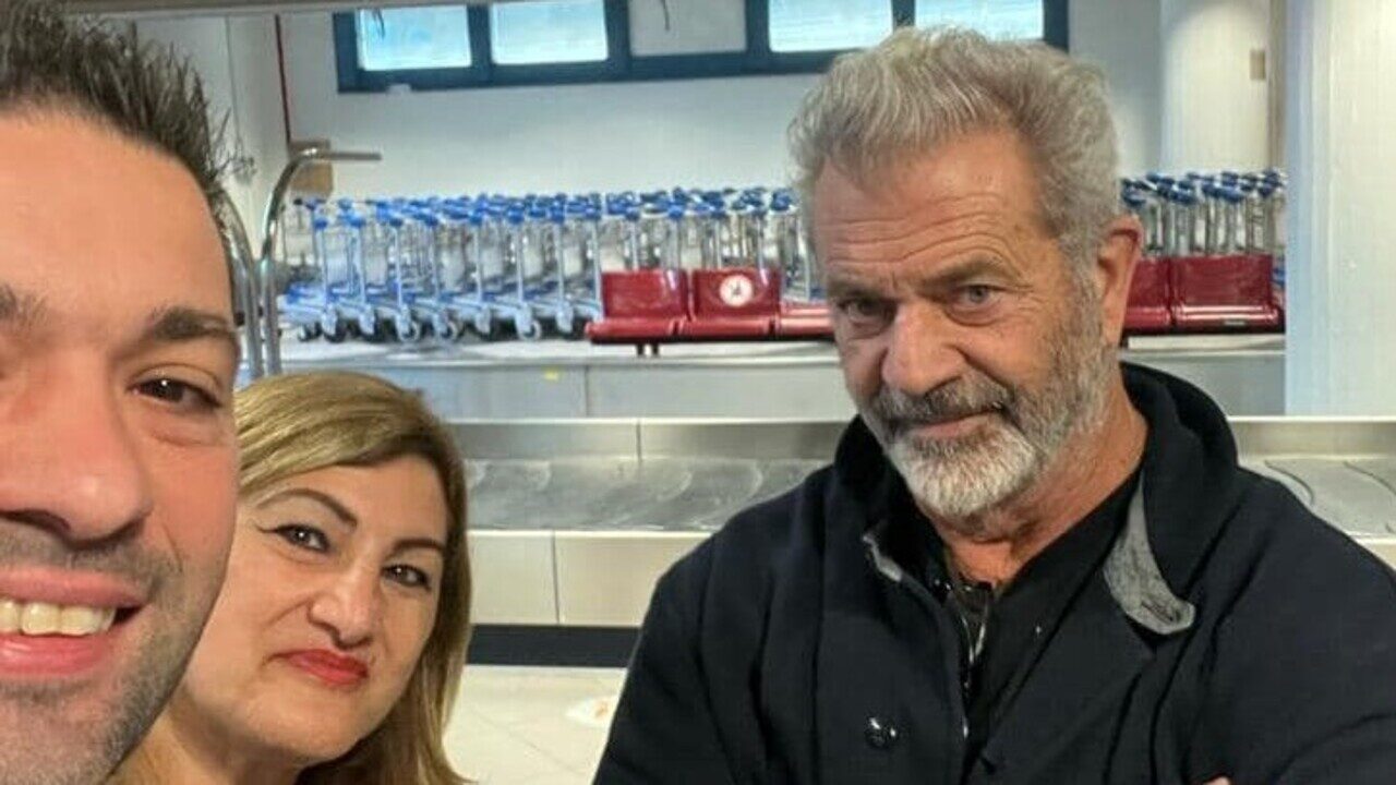 Mel Gibson, la star è a Palermo: selfie e autografi ai fan durante le vacanza
