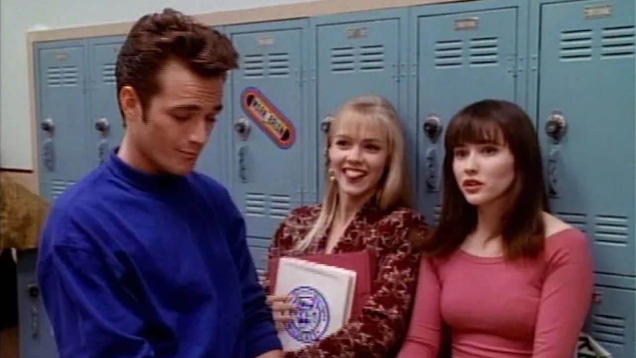 Shannon Doherty ripercorre quanto sia stato difficile vedere Kelly e Dylan baciarsi in Beverly Hills 90210 Cinematographe.it