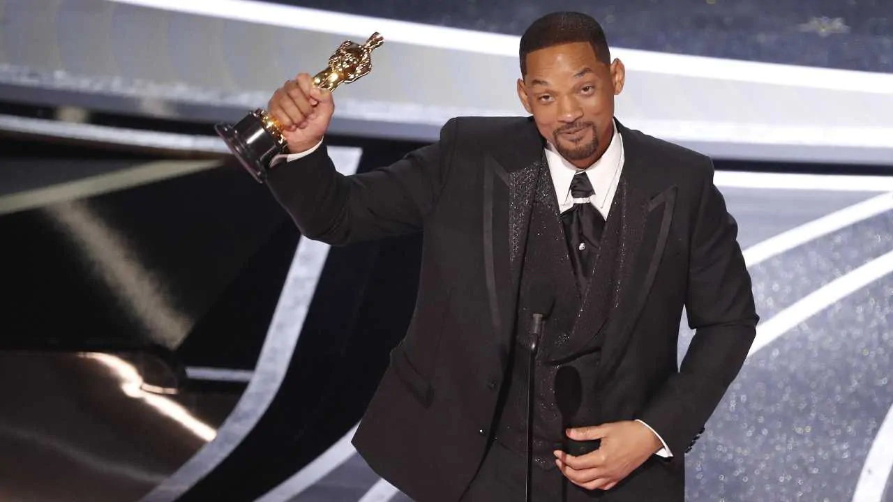 Lo schiaffo di Will Smith a Chris Rock durante gli Oscar 2022 diventa un costume di Halloween! [Video]