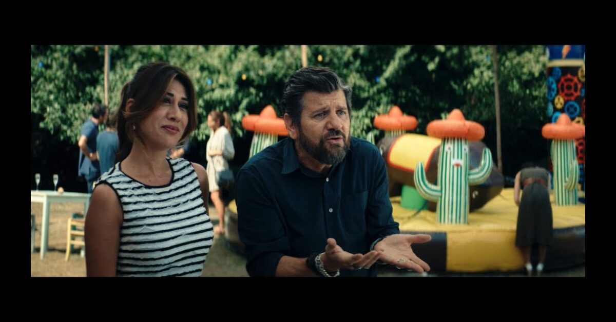 Tre di troppo trailer e data d'uscita della commedia di e con con Fabio De Luigi Tre di troppo trailer e data d'uscita della commedia di e con con Fabio De Luigi