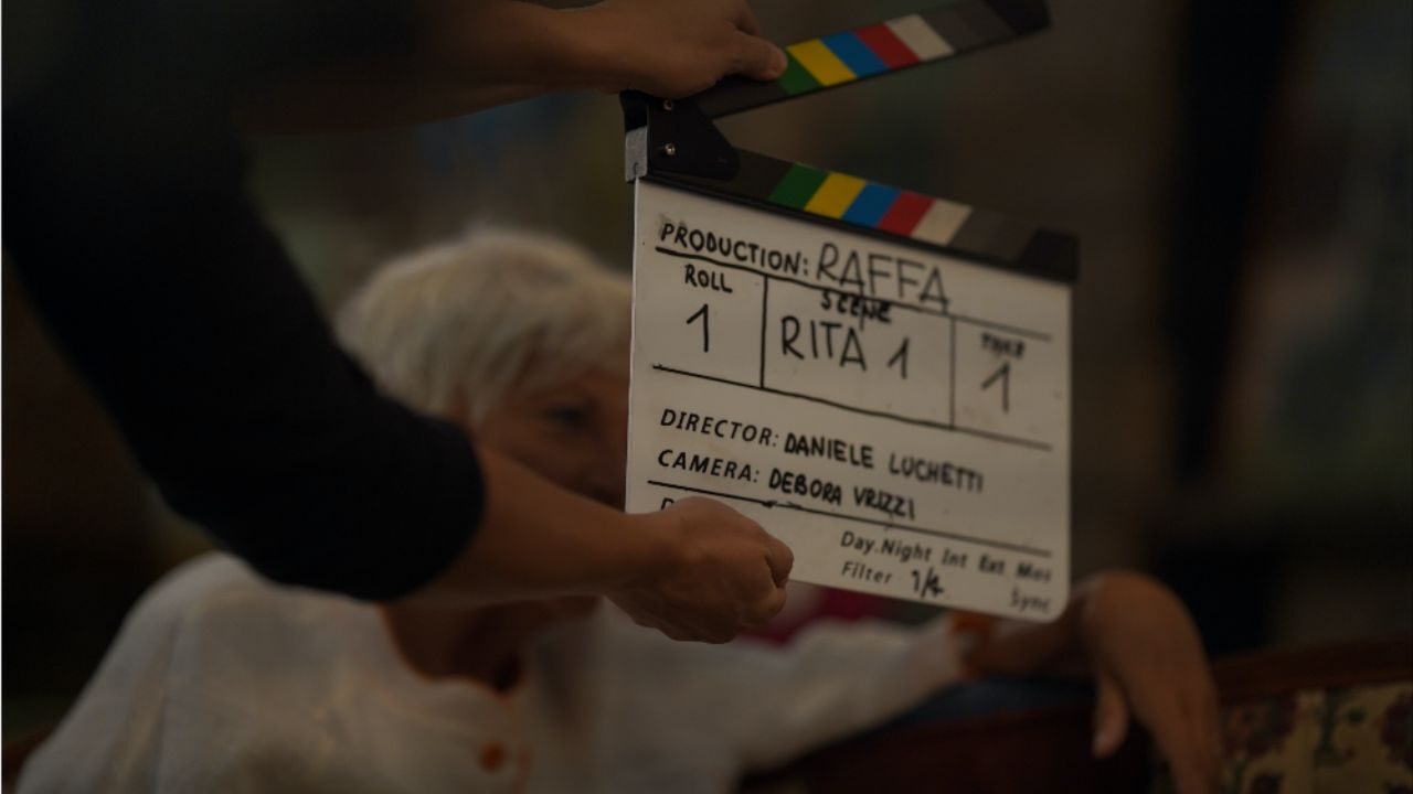 Raffaella Carrà: Disney+ annuncia una serie sulla sua vita. Svelata la prima foto