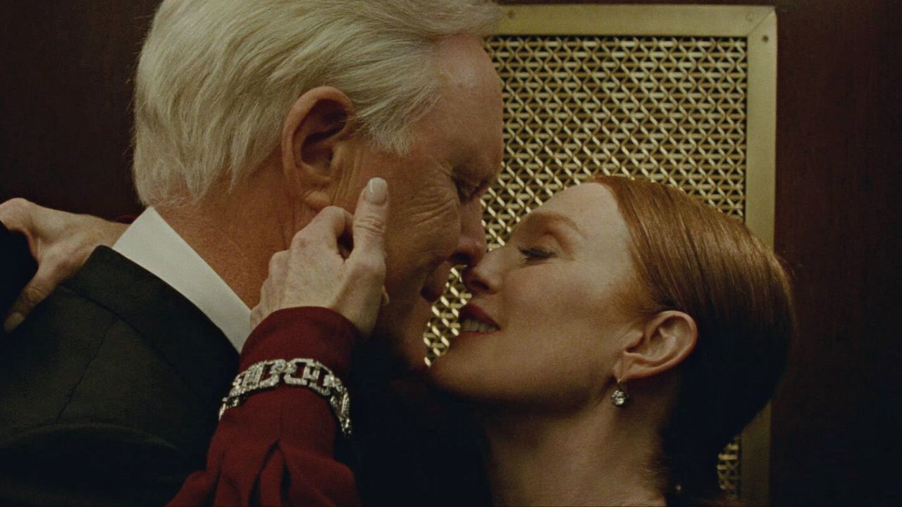 Sharper: teaser trailer e data d’uscita del film Apple con Julianne Moore