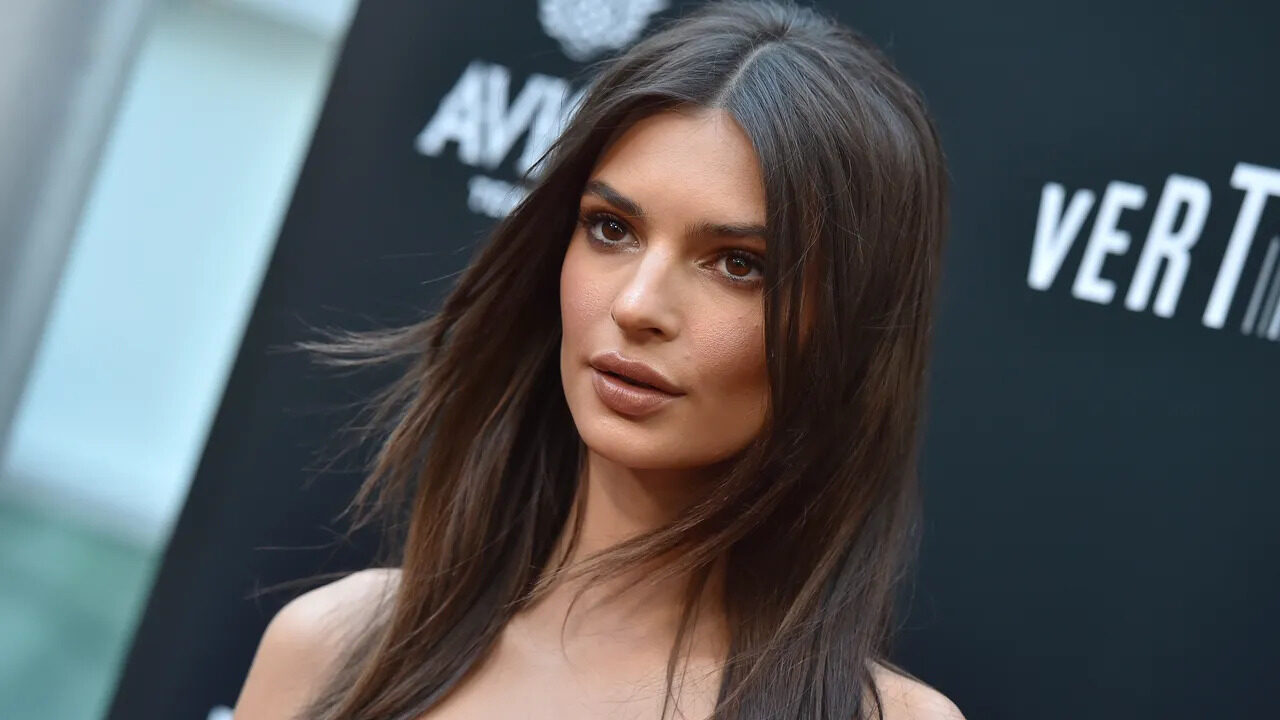 Emily Ratajkowski definisce “spaventosa” la sua recente perdita di peso: “Credo che il trauma viva nel corpo”