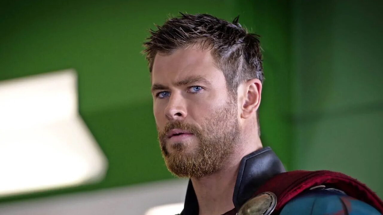 Chris Hemsworth rivela ai fan la sua singolare idea di “Natale coi bambini”: non pensavamo fosse così cattivo! [VIDEO]