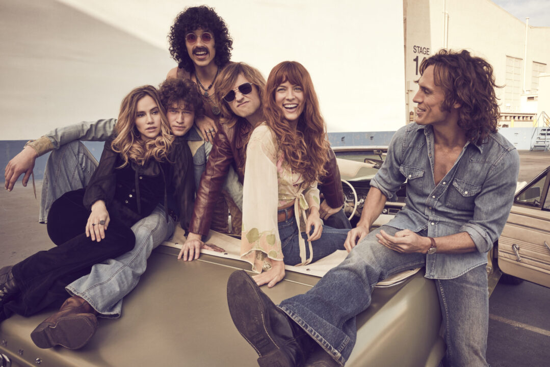 Daisy Jones & The Six: prime immagini e data d’uscita della serie musicale Prime Video