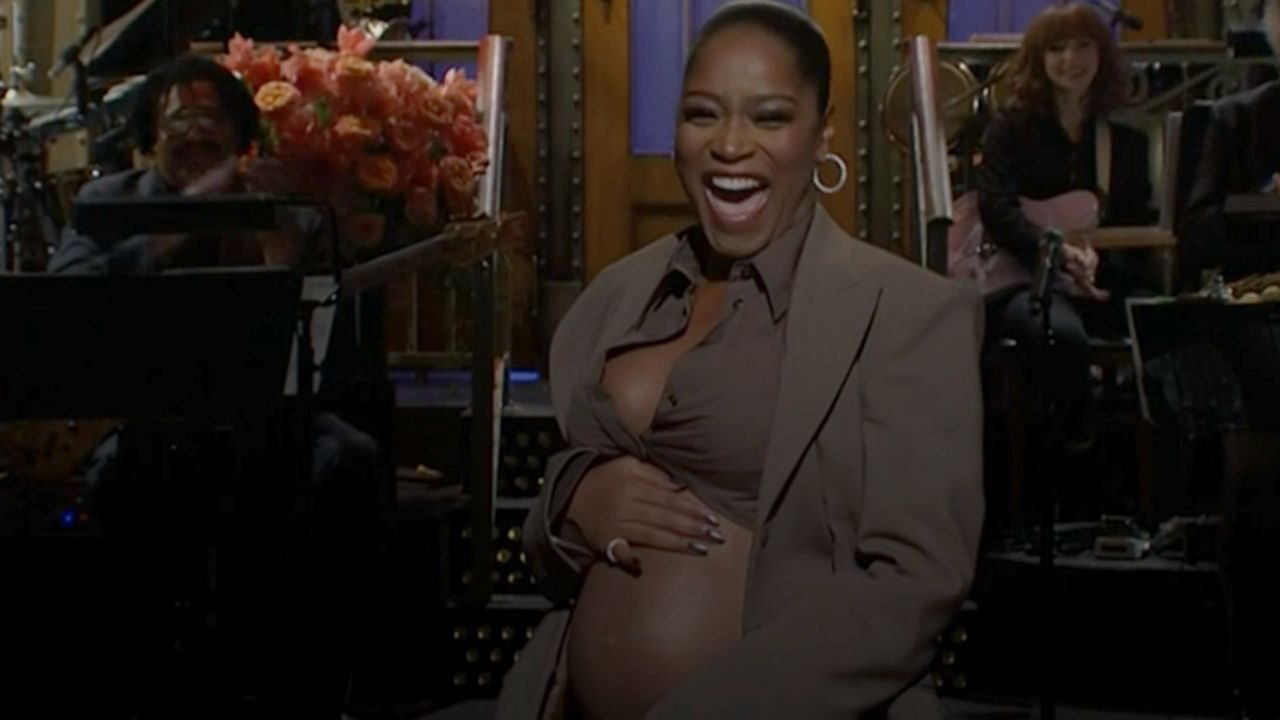 Keke Palmer ha rivelato di essere incinta durante il monologo al Saturday Night Live