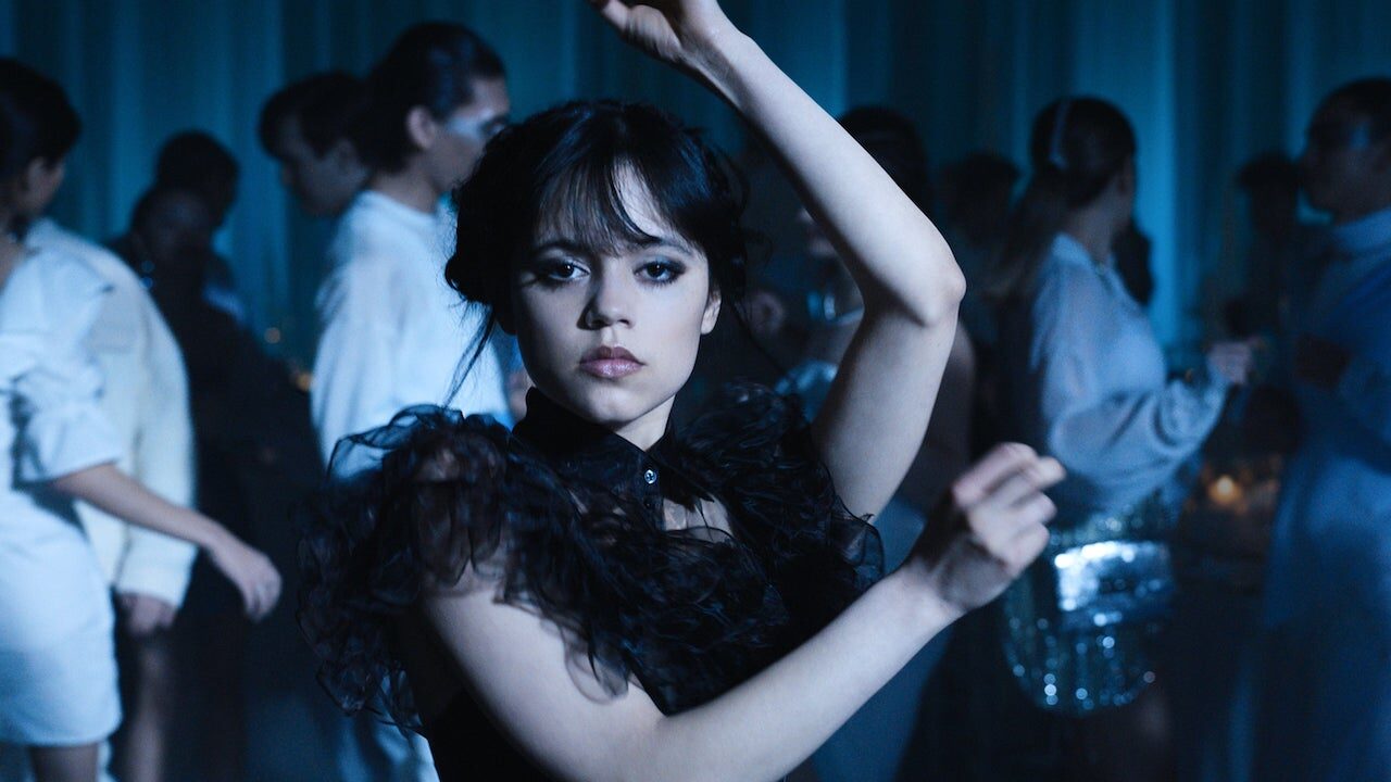 Mercoledì: la pattinatrice artistica Kamila Valieva ricrea l’iconico ballo di Jenna Ortega e il risultato è stupefacente! [VIDEO]